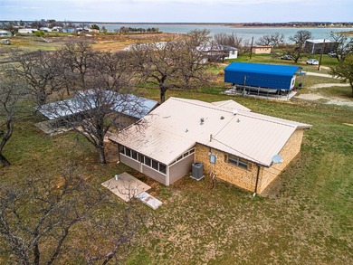 Waterfront retreat on sought-after Tanglewood Island, spanning - photo 4