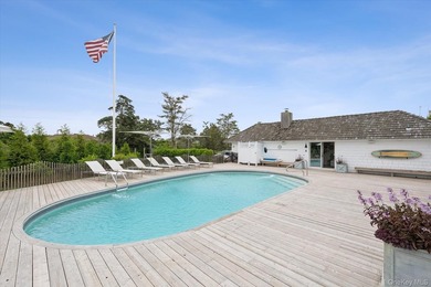 STYLISHLY RENOVATED QUOGUE RETREAT SOUTH OF THE HIGHWAY Nestled - photo 23