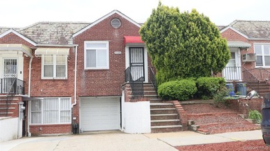 All-brick attached ranch in Flushing, sitting on a 22x100 lot - photo 1