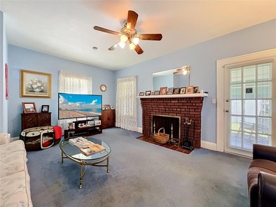 Welcome home to this quaint 3 bedroom 1 1/2 bath home. Built in - photo 5
