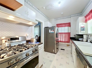 Welcome home to this quaint 3 bedroom 1 1/2 bath home. Built in - photo 10