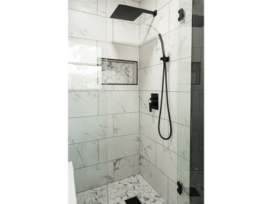 Welcome to this beautifully remodeled 3-bedroom, 2-bath home - photo 11
