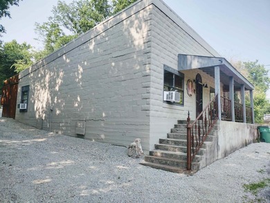 Experience the ultimate retreat with a historic nightly rental - photo 2