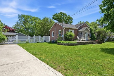 Beautiful Storybook Brick & Stone 2/3 Bedroom, 2 Full Bath - photo 2