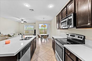 Welcome to this charming townhouse in Charleston Commons, West - photo 12