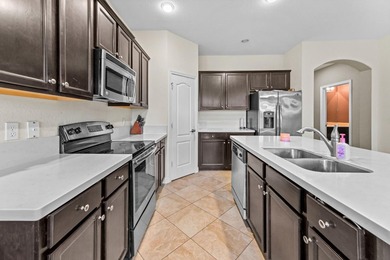 Welcome to this charming townhouse in Charleston Commons, West - photo 13