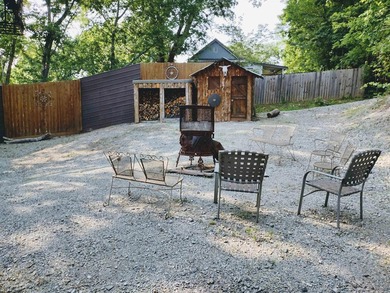 Experience the ultimate retreat with a historic nightly rental - photo 4