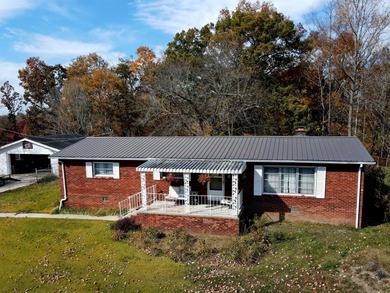 Kentucky River Home For Sale in Irvine Kentucky