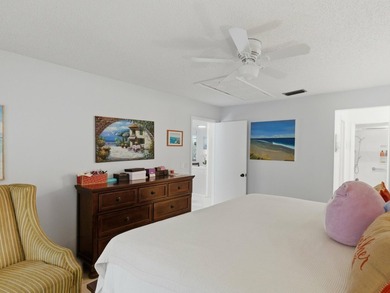 Beautifully updated villa in Palm Greens 55+ community. Home - photo 22