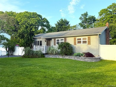 Welcome to Heston Road - a charming Long Island home nestled on - photo 2