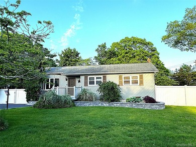 Welcome to Heston Road - a charming Long Island home nestled on - photo 3