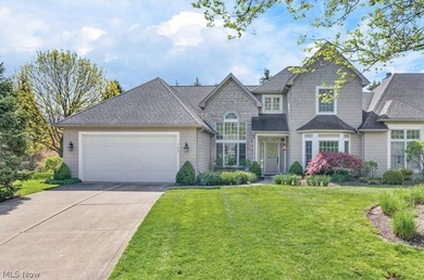 Discover this beautifully updated 3-bedroom cluster home in the - photo 2