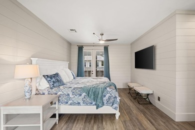 Rare opportunity to own a beautifully updated 5BR/4BA residence - photo 18