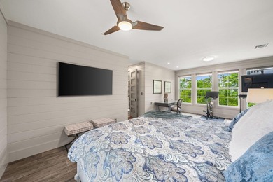 Rare opportunity to own a beautifully updated 5BR/4BA residence - photo 20