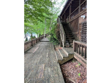 **MOTIVATED SELLER** Approx. 300 feet of lake frontage is a rare - photo 28