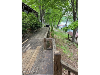 **MOTIVATED SELLER** Approx. 300 feet of lake frontage is a rare - photo 30