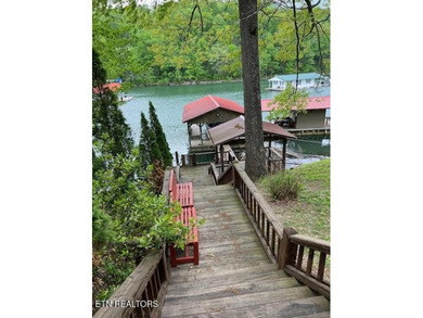 **MOTIVATED SELLER** Approx. 300 feet of lake frontage is a rare - photo 33