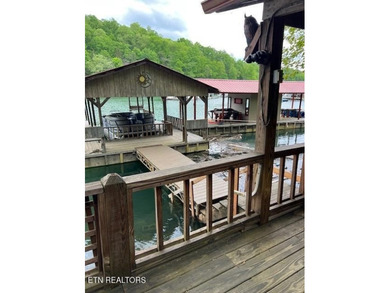 **MOTIVATED SELLER** Approx. 300 feet of lake frontage is a rare - photo 34