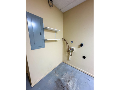 Limitless possibilities await with this exceptionally well-built - photo 35