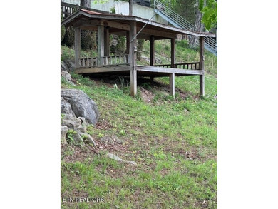 **MOTIVATED SELLER** Approx. 300 feet of lake frontage is a rare - photo 38