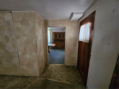 Large 4 bed 2 bath home on a flat corner lot with a concrete - photo 10
