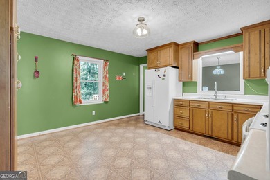 Charming 3-bedroom, 2.5-bath ranch home situated on a spacious 1 - photo 18