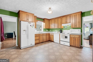 Charming 3-bedroom, 2.5-bath ranch home situated on a spacious 1 - photo 19
