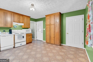 Charming 3-bedroom, 2.5-bath ranch home situated on a spacious 1 - photo 20