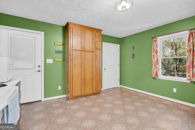 Charming 3-bedroom, 2.5-bath ranch home situated on a spacious 1 - photo 21