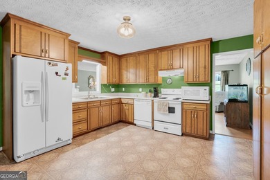 Charming 3-bedroom, 2.5-bath ranch home situated on a spacious 1 - photo 25
