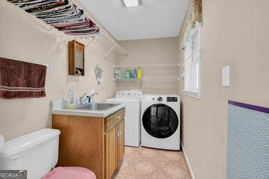 Charming 3-bedroom, 2.5-bath ranch home situated on a spacious 1 - photo 26