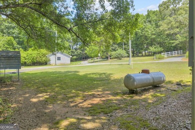 Charming 3-bedroom, 2.5-bath ranch home situated on a spacious 1 - photo 48