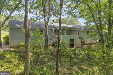 Charming 3-bedroom, 2.5-bath ranch home situated on a spacious 1 - photo 49