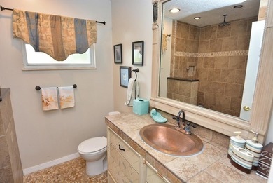 Unique opportunity to own a thoroughly maintained Corner lot - photo 16