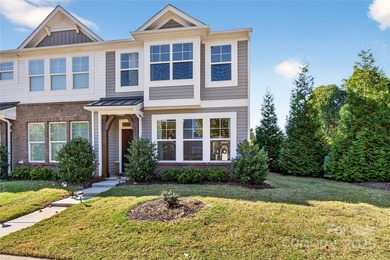 Lake Norman Townhome/Townhouse Active Under Contract in Mooresville North Carolina