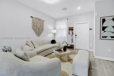 Beautiful and well-maintained home located in a quiet and - photo 4