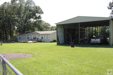 Home is on large lot has plenty of covered parking, pull through - photo 4