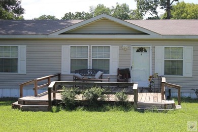 Home is on large lot has plenty of covered parking, pull through - photo 5