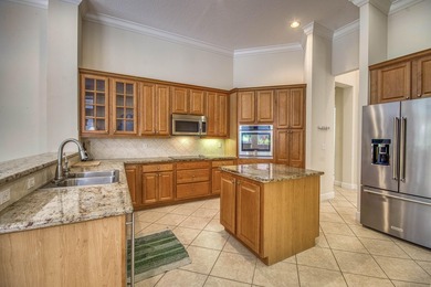 A private backyard oasis with a screened pool, outdoor kitchen - photo 14