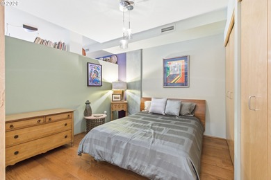 Stylish unit in a gleaming glass tower with stunning views of