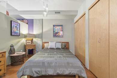 Stylish unit in a gleaming glass tower with stunning views of