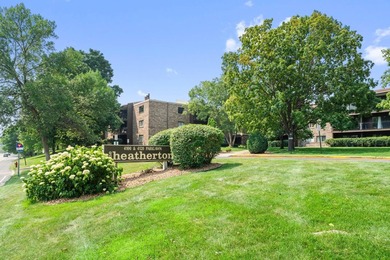 Come step inside this beautifully refreshed condo, and feel an - photo 4