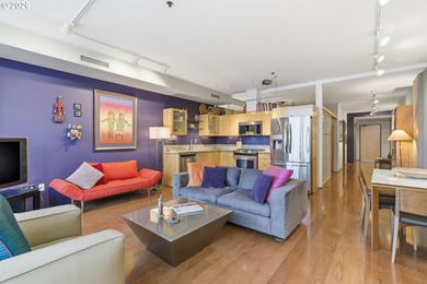 Stylish unit in a gleaming glass tower with stunning views of