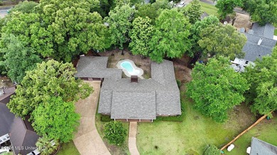 Situated on a quiet cul-de-sac in the heart of Diamondhead, this - photo 27