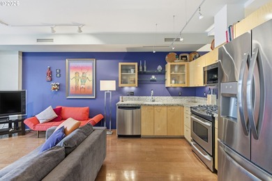 Stylish unit in a gleaming glass tower with stunning views of