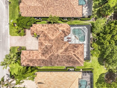 A private backyard oasis with a screened pool, outdoor kitchen - photo 42