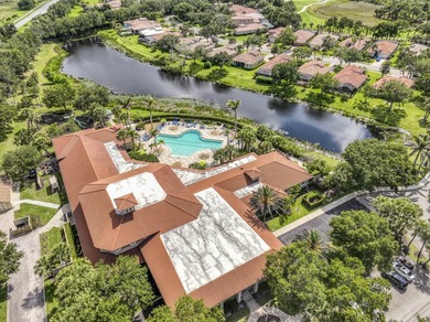 A private backyard oasis with a screened pool, outdoor kitchen - photo 46