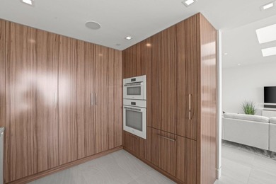 A truly rare offering in Boca Raton, this exquisitely reimagined - photo 15