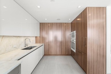 A truly rare offering in Boca Raton, this exquisitely reimagined - photo 16