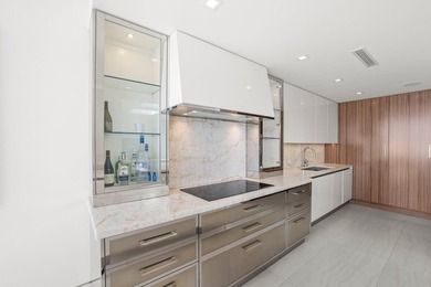 A truly rare offering in Boca Raton, this exquisitely reimagined - photo 20